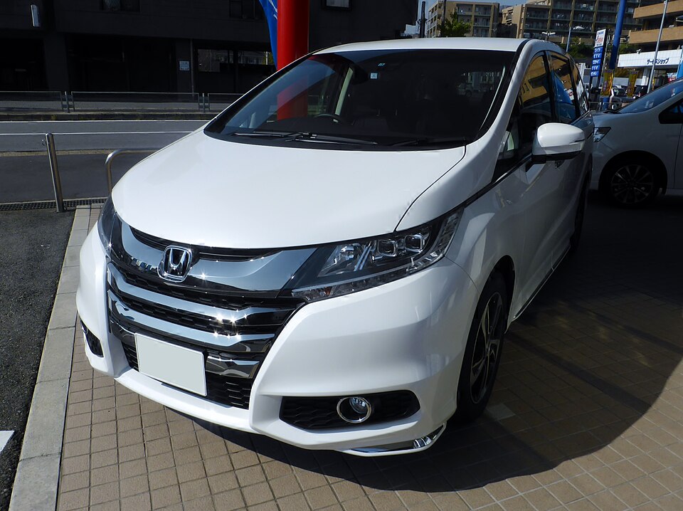 Honda Odyssey RC, fifth generation, pre-facelift (2013–2017) — representative generation photograph