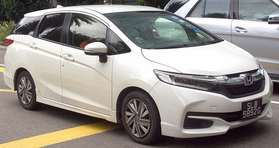Honda Shuttle GK8 / GP7 body family, pre-facelift (2015–2019) — representative generation photograph