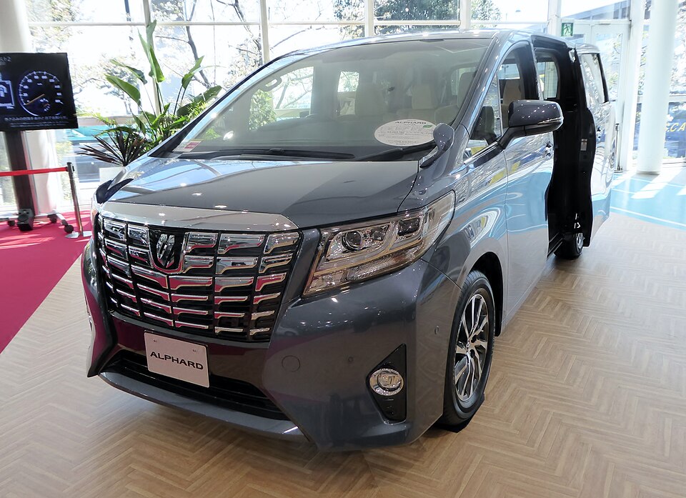 Toyota Alphard AH30 / AGH30, pre-facelift (2015–2017) — representative generation photograph