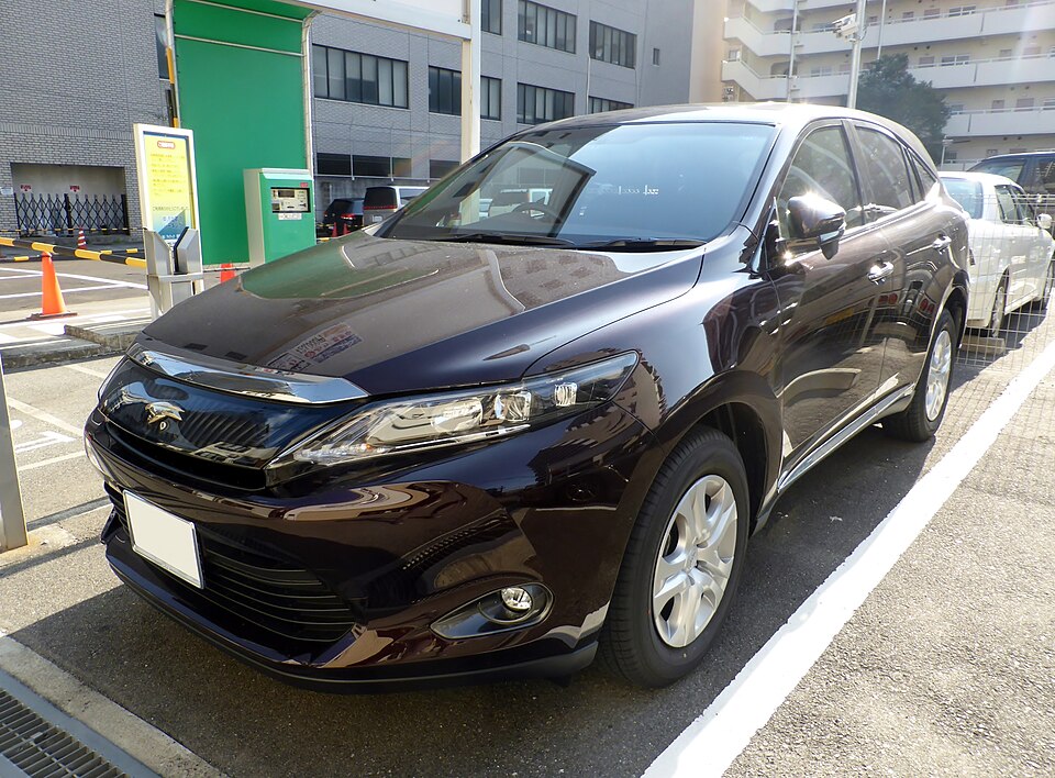 Toyota Harrier XU60 / ZSU60, pre-facelift (2013–2017) — representative generation photograph