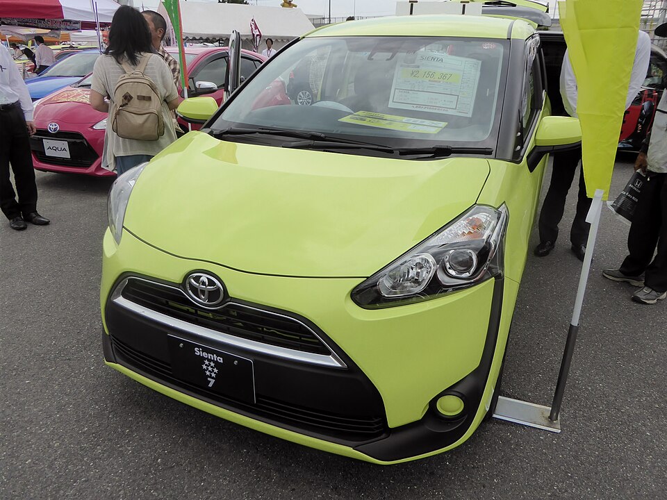 Toyota Sienta XP170, pre-facelift (2015–2018) — representative generation photograph