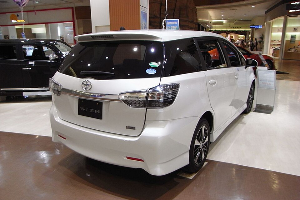Toyota Wish ZGE20, facelift (2012–2017) — representative generation photograph
